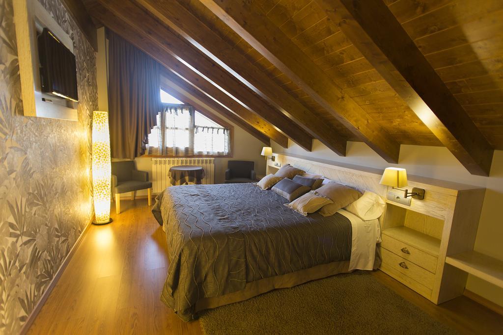 Apartamentos El Rincon De Benas Benasque Rom bilde