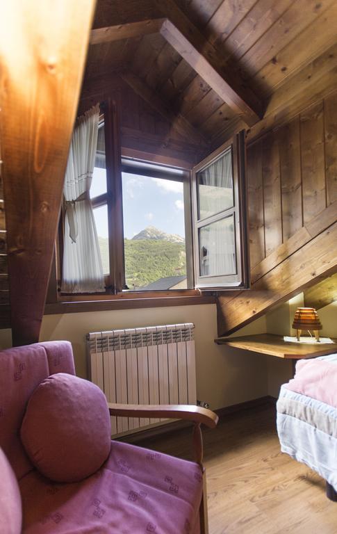 Apartamentos El Rincon De Benas Benasque Rom bilde