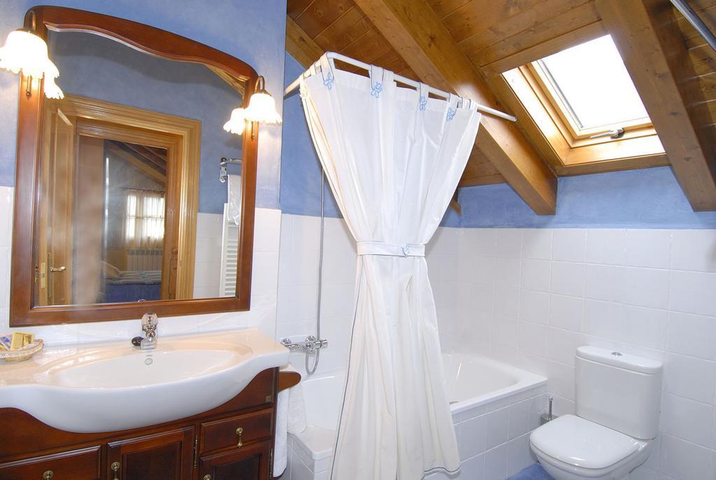 Apartamentos El Rincon De Benas Benasque Rom bilde