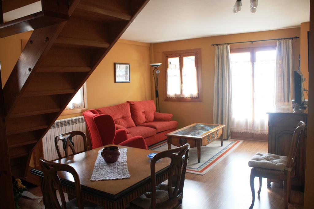 Apartamentos El Rincon De Benas Benasque Rom bilde