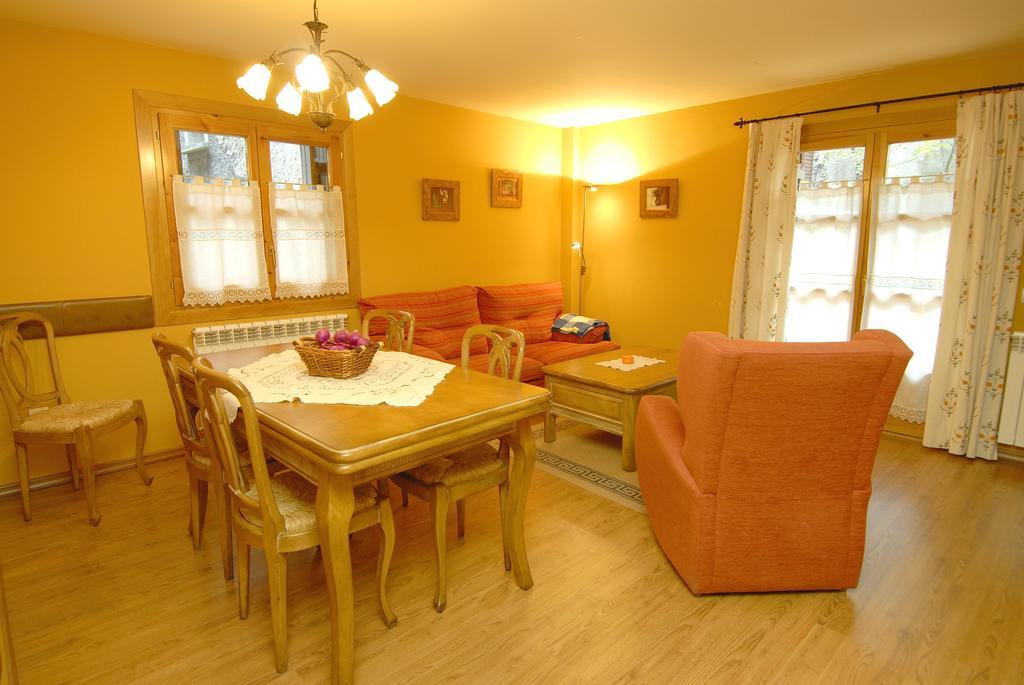 Apartamentos El Rincon De Benas Benasque Rom bilde