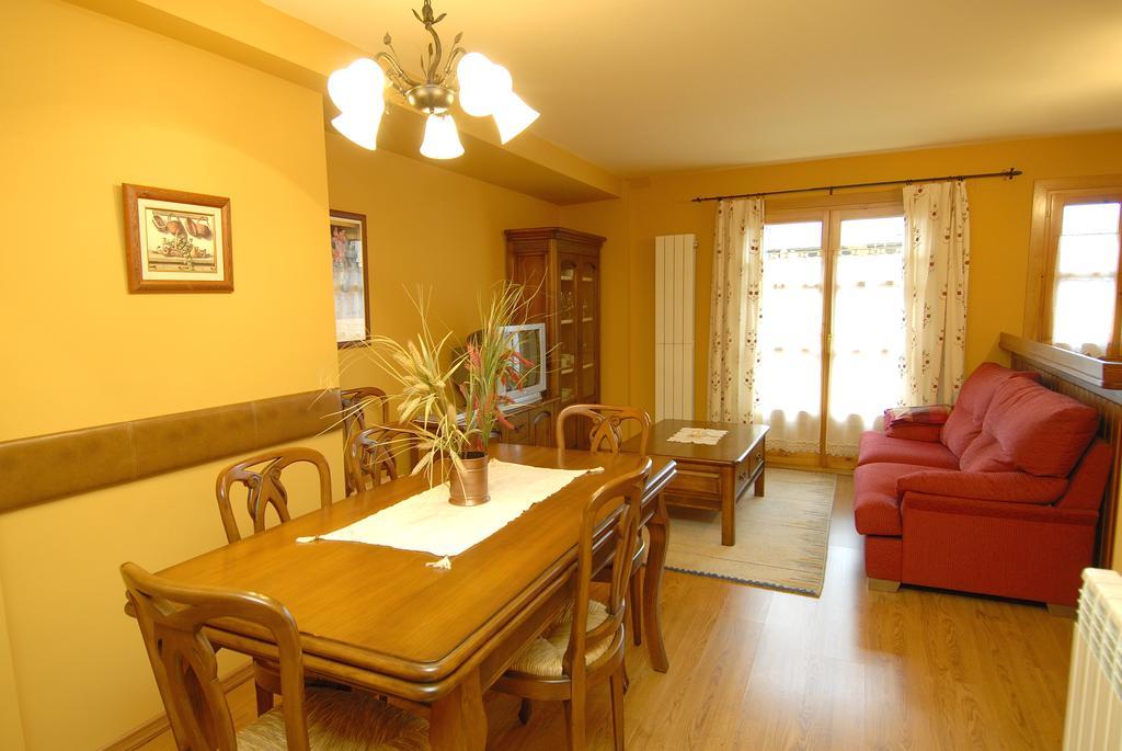 Apartamentos El Rincon De Benas Benasque Rom bilde